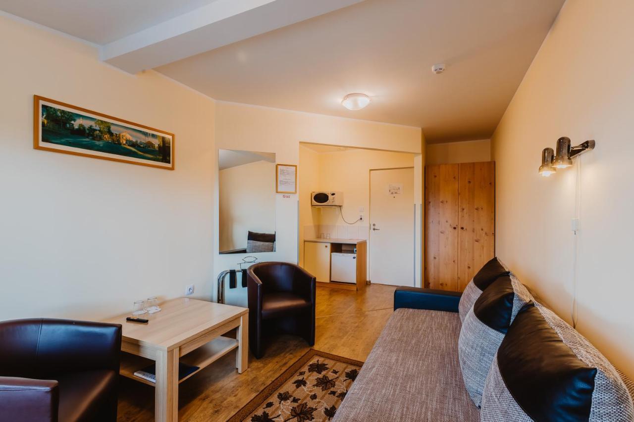 Aleksandri Hotel Tartu Ngoại thất bức ảnh